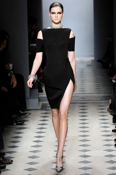 Look 3